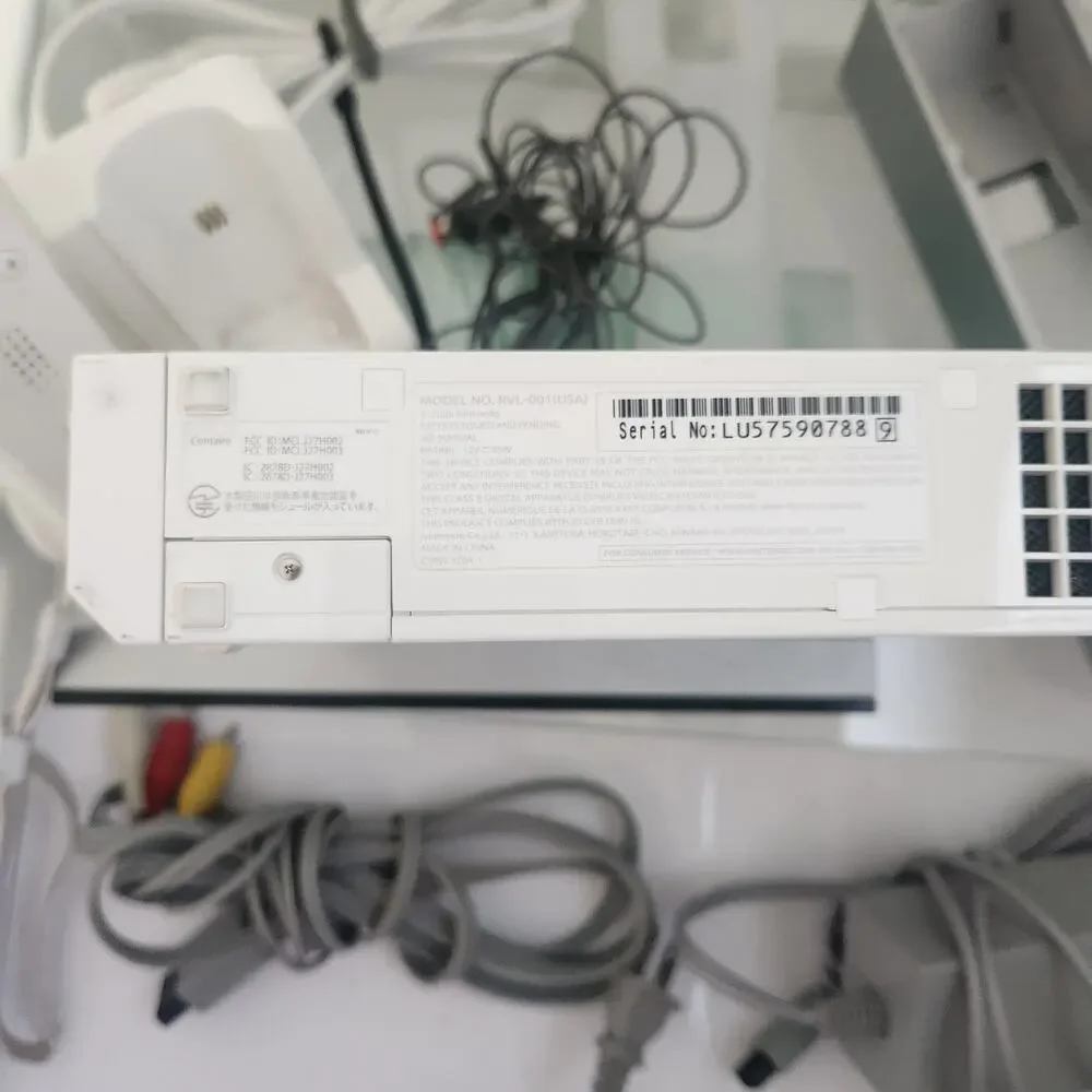 Wii Bundle Console, Controller, Skins, AV Cord, Charging Cord $more tested works